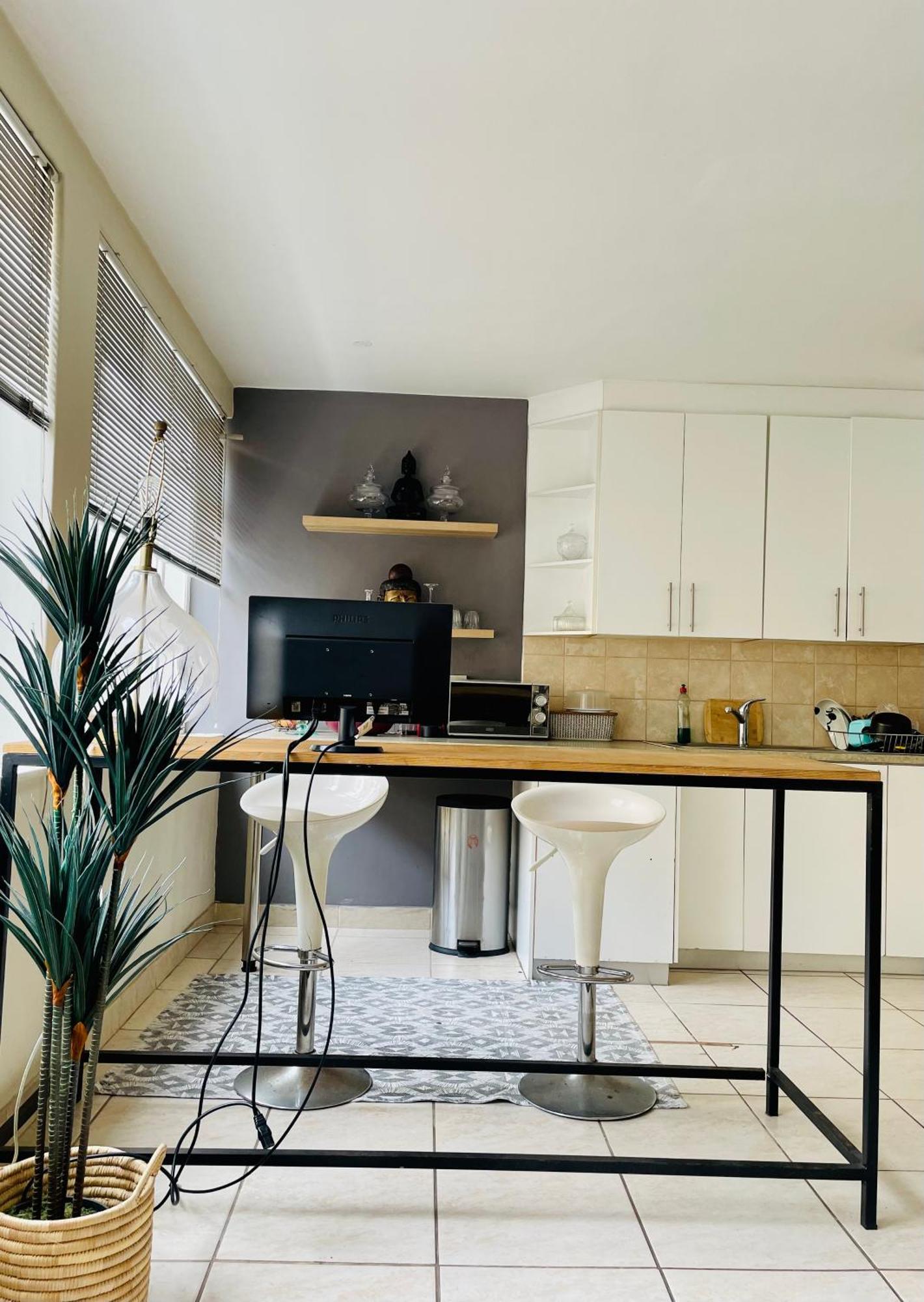Apartment Live, Explore & Entertain In The City!